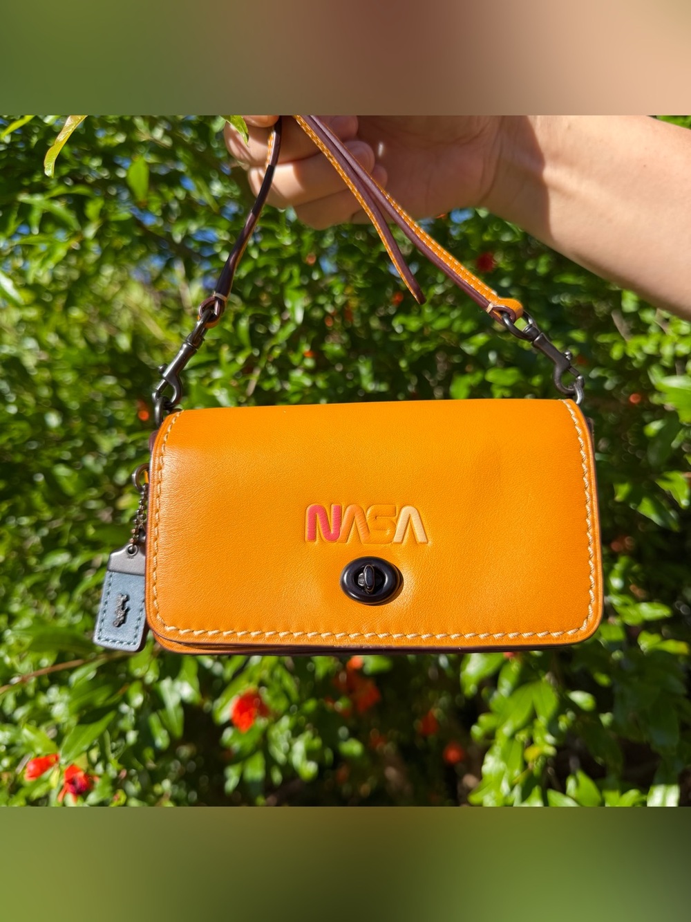 EUC Coach Dinkier With Embossed Space 19383
